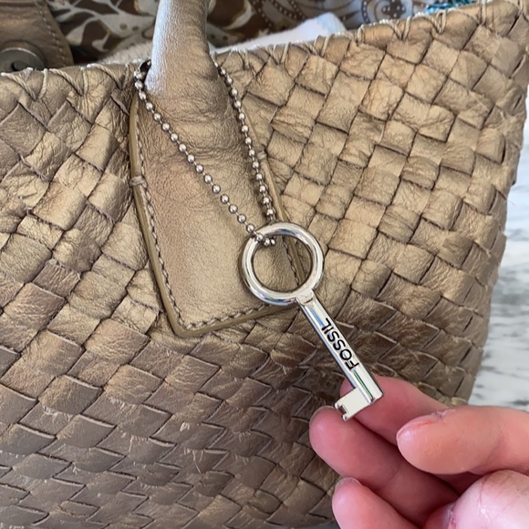 PRICE FIRM Buttery Gold Woven Leather Fossil Bag - Picture 3 of 16